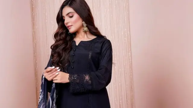 Ilustrasi Gamis Hitam Simpel (Credit: Muneeb Malhotra/Unsplash)