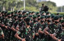 Momen Polisi Militer Tiba-Tiba Dapat Diskon 100% saat Beli Baju, Nasibnya Hoki Ternyata karena Ini