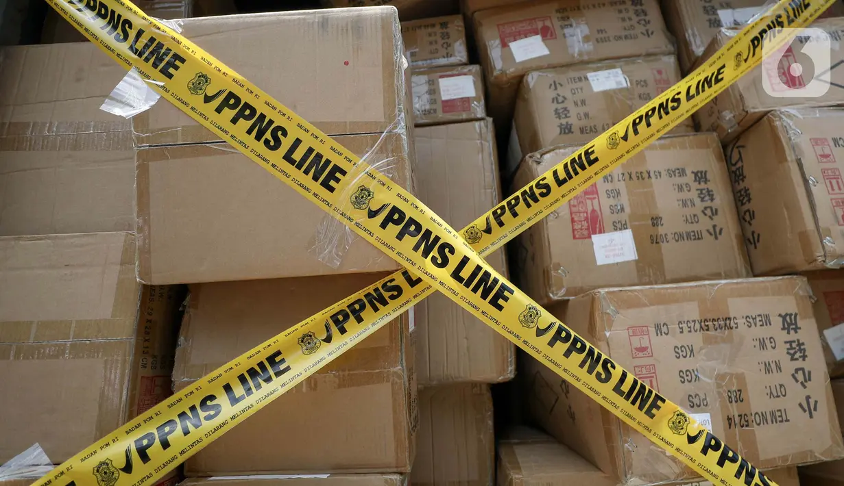 415.035 produk dari 970 item kosmetik impor ilegal senilai lebih dari Rp 11,4 miliar yang berasal dari Negara Tiongkok, Filipina, Thailand, dan Malaysia disita di Kantor Badan Pengawasan Obat dan Makanan (BPOM), Jakarta, Senin (30/9/2024). (Liputan6.com/Herman Zakharia)