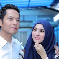 Demi terus berbagi kebahagiaan dengan para penggemarnya, selebriti banyak memanfaatkan media sosial sebagai ajang berbagi melalui foto. Banyaknya pengikut melalui Instagram, membuat para pemasang iklan mengajak bekerja sama. (Deki Prayoga/Bintang.com)