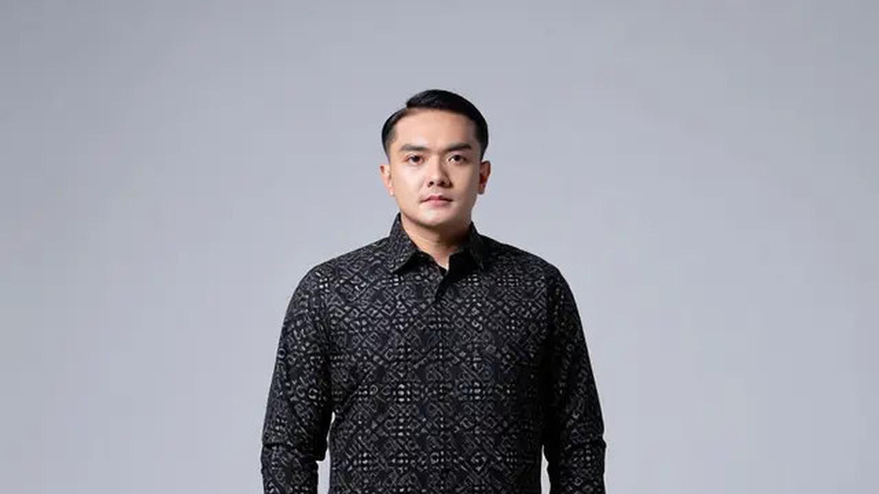 10 Model Baju Batik Pria Kombinasi Hitam, Ini Padu Padan yang Bikin Kamu Tampil Keren saat Kondangan