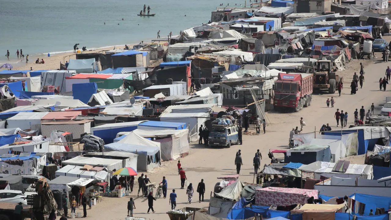 Kepadatan Tenda-Tenda Pengungsi di Deir el-Balah
