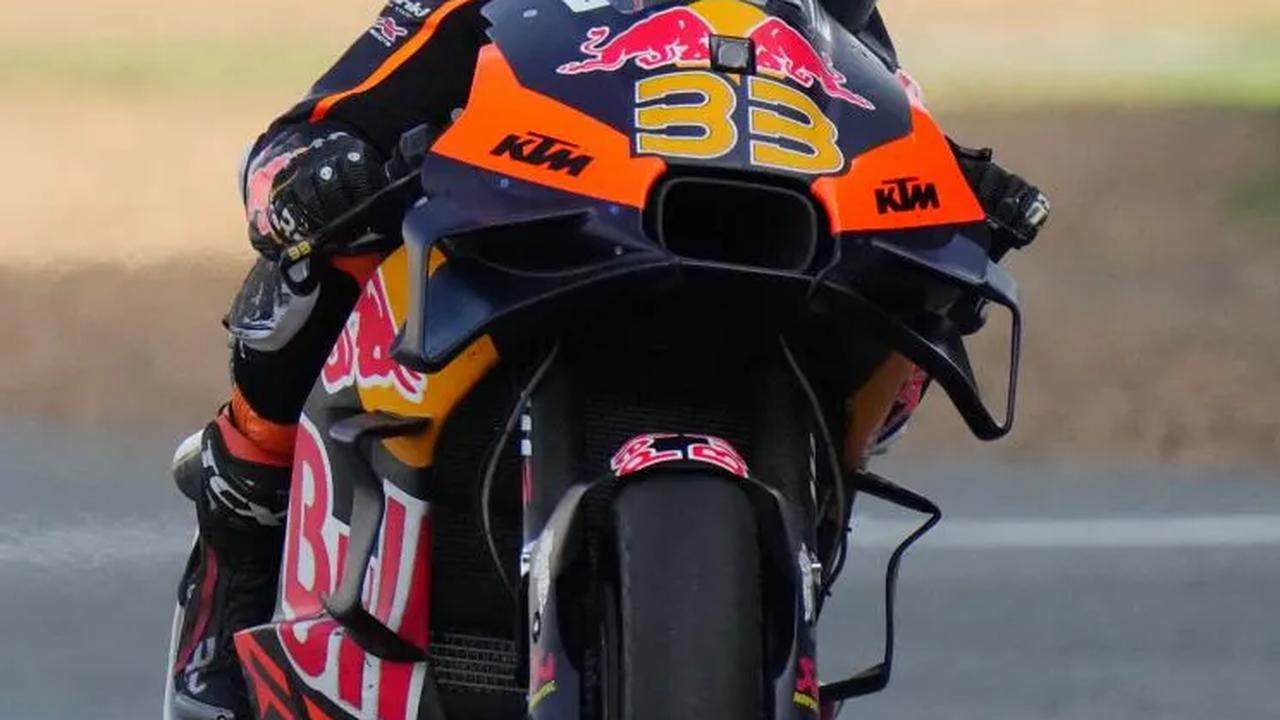 Masuk Lap 20, Binder mulai melakukan serangan kepada Martin.