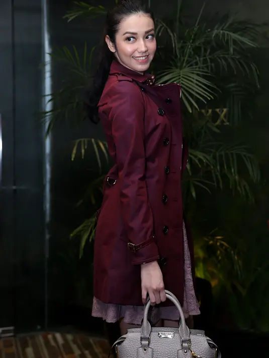 Velove Vexia akan beradu akting dengan Nino Fernandez. Mereka akan berperan sebagai suami istri di film Waalaikum Salam Paris. (Andy Masela/Bintang.com)