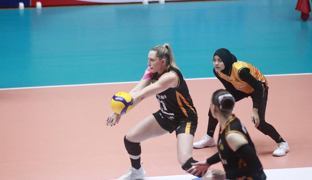 <p>Pemain Jakarta Popsivo Polwan, Madison Kingdon menerima serve saat menghadapi Jakarta Electric PLN pada laga seri keempat putaran pertama PLN Mobile Proliga 2024 di GOR Tri Dharma Petrokimia, Gresik, Jawa Timur, Kamis (16/5/2024). Jakarta Popsivo Polwan menang 3-1 (25-23, 25-21, 19-25 dan 25-15). (Dok. PBVSI)</p>