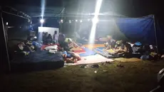 3 Hari Belum Tersentuh Bantuan, Warga Manggarai Timur Andalkan Beras dari Reruntuhan Bangunan