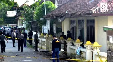 Polisi menemukan sebuah surat berisi ungkapan kekecewaan di lokasi ledakan terjadi di Kantor Urusan Agama (KUA) Kecamatan Sidareja, Kabupaten Cilacap