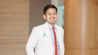Dokter Spesialis Bedah Ortopedi Konsultan Hand & Microsurgery yang berpraktik di RS Pondok Indah – Bintaro Jaya dr. Oryza Satria, Sp.OT (K)