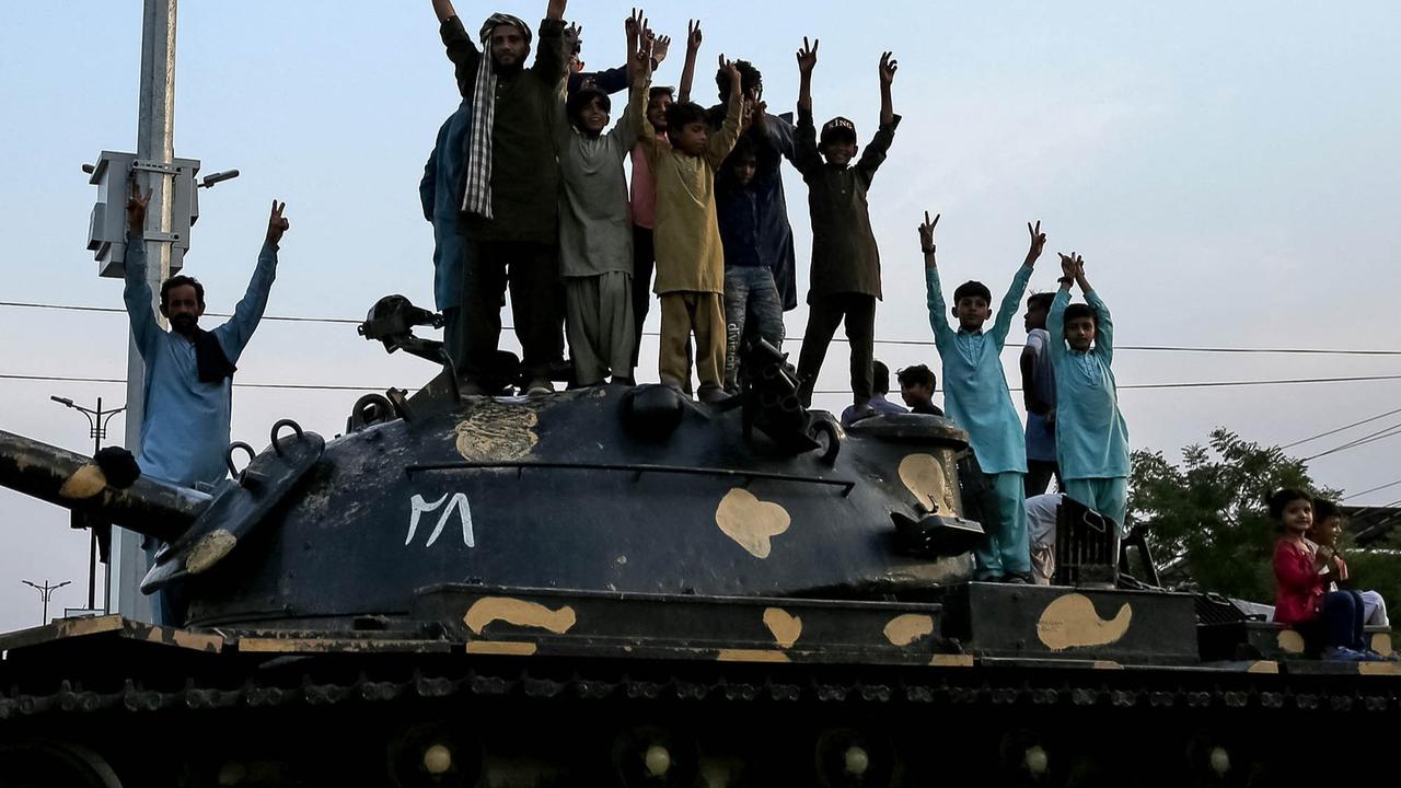 FOTO: Ekspresi Kegembiran Warga Pakistan Usai Gencatan Senajata India-Pakistan