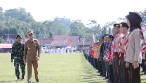 Bupati Jember, Gus Fawait dalam upacara TNI Manunggal Membangun Desa (TMMD) ke-124 di Lapangan Plalangan, Desa Plalangan, Kecamatan Kalisat, Jember, Jawa Timur, Selasa (6/5/2025). (Foto: Istimewa)