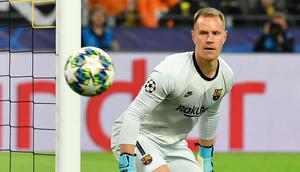 Marc-Andre ter Stegen. Kiper asal Jerman berusia 29 tahun ini kini memasuki musim ke-8 bersama Barcelona. Ia didatangkan dari Borussia Moenchengladbach pada awal musim 2014/2015. Total telah tampil dalam 278 laga di semua kompetisi. (Foto: AFP/John MacDougall)