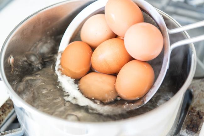 Cara Mudah Mengetahui Telur yang Direbus Telah Matang 