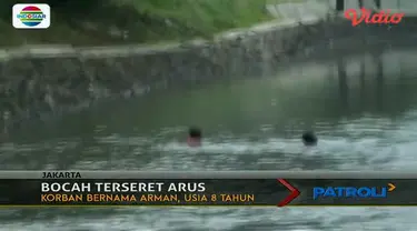 Bocah SD yang hilang terseret arus air kali di Jakarta akhirnya ditemukan. Ibu korban menangis histeris.