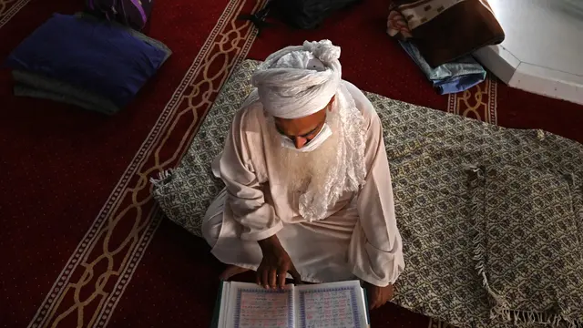 Melihat Umat Muslim Pakistan Itikaf di Bulan Ramadhan