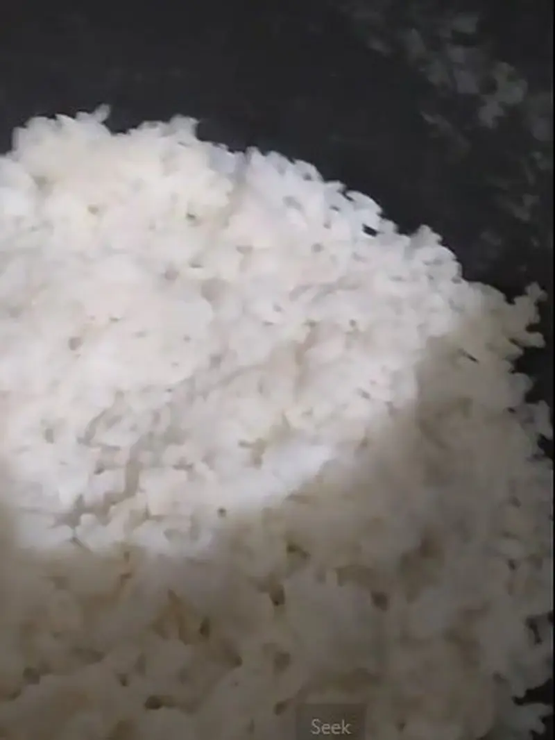 Cara Bikin Nasi Kering Sisa di Rice Cooker Jadi Pulen dan Enak Dimakan