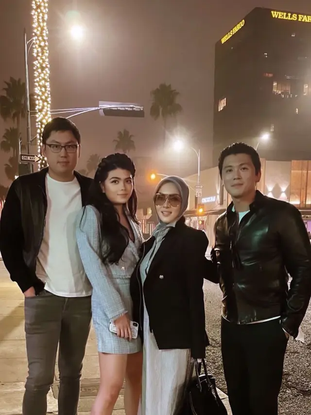 Tampil Mesra, Ini 7 Momen Seru Liburan Syahrini dan Reino Barack di Los Angeles