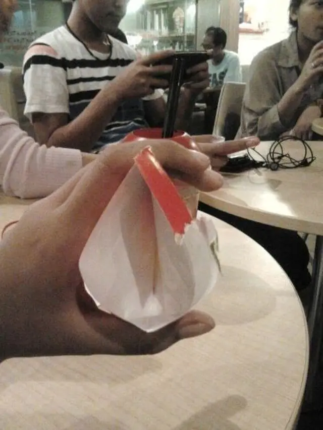 6 Isi Amplop Angpao saat Imlek Ini Penuh Kejutan, Bikin Senyum