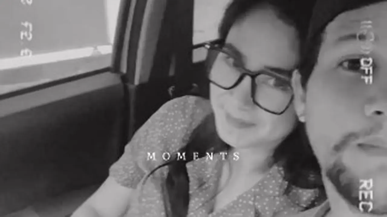 [Fimela] 6 Potret Romantis Stuart Collin dan Kekasih Saat Liburan di Luar Negeri