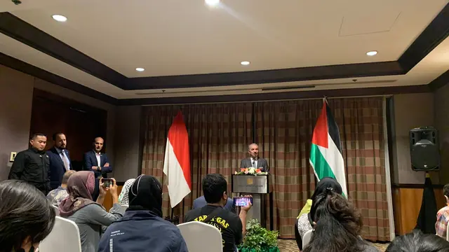 Perdana Menteri Palestina Mohammad Shtayyeh dalam jumpa pers bersama media di Hotel Borobudur pada Selasa (25/10/2022). (Liputan6/Benedikta Miranti)