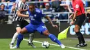 Kenneth Zohore pernah mencatatkan 1 gol dan 1 asis dari 19 laga di Liga Inggris 2018/2019 bersama Cardiff City sebelum terdegradasi pada akhir musim. Kini, ia berkarier untuk salah satu klub Divisi Championship, yaitu West Bromwich Albion. Zohore sendiri lahir di kota Copenhagen. Pemain yang berposisi sebagai penyerang tersebut juga pernah bergabung dengan tim akademi kotanya pada 2009 hingga 2010. (AFP/Geoff Caddick)