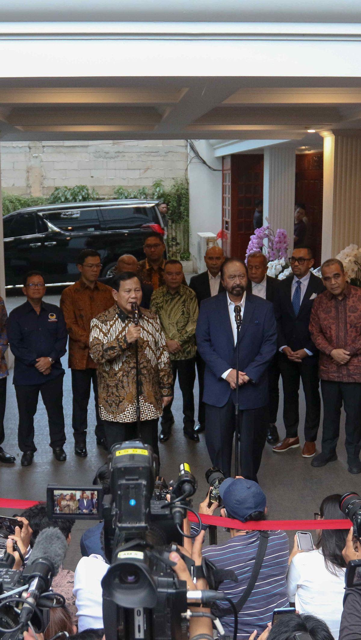 "Kita sepakat bahwa kita akan bekerja sama untuk sebesar-besarnya kepentingan rakyat Indonesia," kata Prabowo saat jumpa pers, sebagaimana dikutip Antara.&nbsp; Foto: Liputan6.com/Herman Zakharia<br>