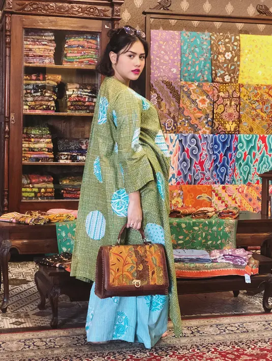 Mytha Lestari dan Barry Maheswara nampaknya sudah tak sabar dengan lahirnya anak pertama mereka. Belum lama ini, terlihat mereka mengadakan acara syukuran empat bulanan kehamilan Mytha. (Instagram/mythalestari)