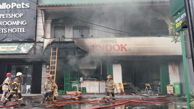 Kebakaran Hanguskan Rumah Makan di Margonda Saat Suasana Lebaran