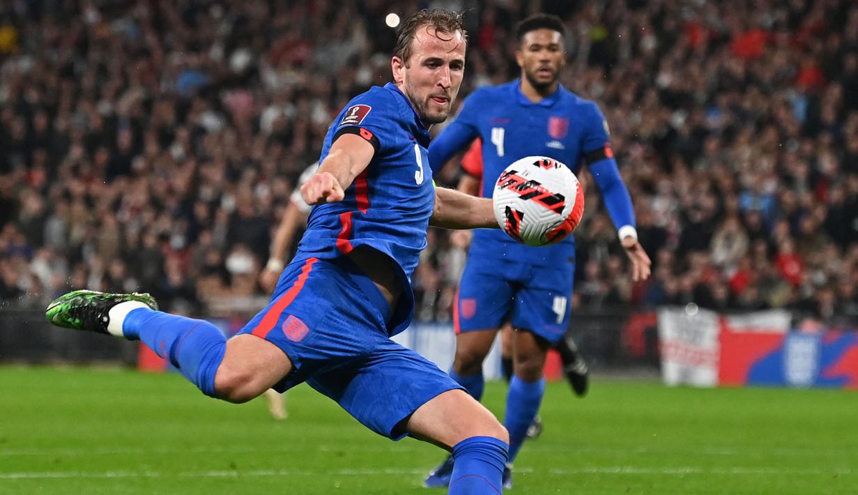 Inggris menang besar saat menjamu Albania pada laga lanjutan Grup I Kualifikasi Piala Dunia 2022. Harry Kane keluar sebagai bintang lapangan usai mamapu mencetak tiga gol atau hattrick. (AFP/Glyn Kirk)