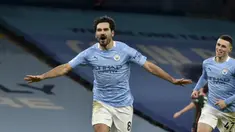 Gelandang Manchester City, Ilkay Gundogan berselebrasi usai mencetak gol ke gawang Tottenham Hotspur pada pertandingan lanjutan Liga Inggris di Stadion Etihad, Manchester, Inggris, Minggu (14/2/2021). Gundogan mencetak dua gol dan mengantar City menang telak atas Tottenham 3-0. (AP Photo/Rui Vieira)
