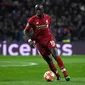 4. Sadio Mane - Penyerang Liverpool, Sadio Mane merelakan beberapa benda berharga miliknya hilang dicuri seperti jam tangan, ponsel dan barang berharga lainnya. Peristiwa  tersebut terjadi pada tahun 2017 saat ia bertandiang melawan Bayern Munchen. (AFP/Paul Ellis)