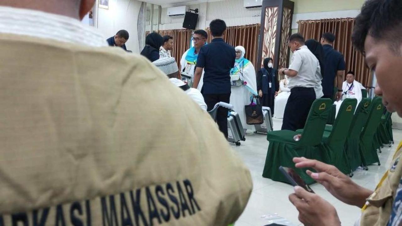 PPIH Embarkasi Makassar Terbangkan 392 JCH Papua Barat Menuju Tanah Suci