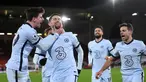 Gelandang Chelsea, Jorginho (kedua dari kiri) melakukan selebrasi bersama rekan setim usai mencetak gol kedua timnya ke gawang Sheffield United dalam laga lanjutan Liga Inggris 2020/21 pekan ke-23 di Bramall Lane, Minggu (7/2/2021). Chelsea menang 2-1 atas Sheffield United. (AFP/Oli Scarff/Pool)