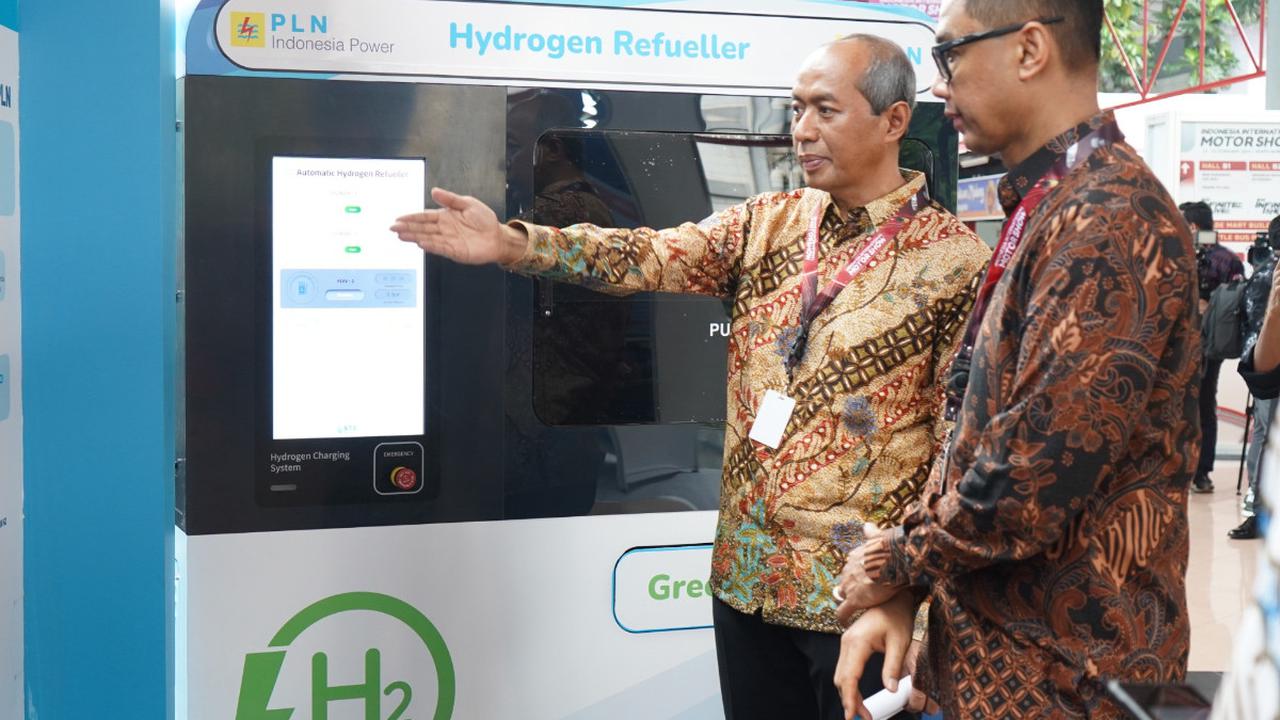 "Ini merupakan komitmen kami, bahwa Indonesia ke depannya akan bertransformasi dari energi fosil menuju energi bersih, bukan hanya pada pembangkitan namun juga pada kendaraan," kata Darmawan.