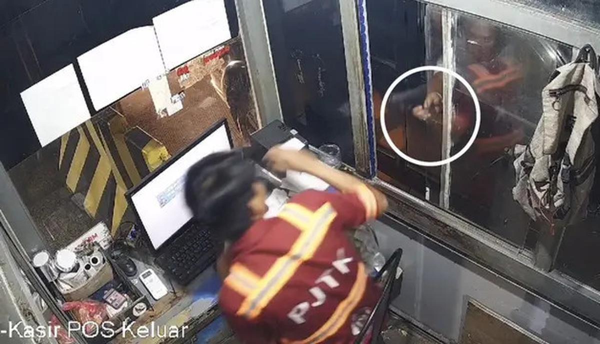 Viral Petugas Tiket Parkir ASDP Bakauheni Ditodong Senjata Api oleh Pegawai KSOP