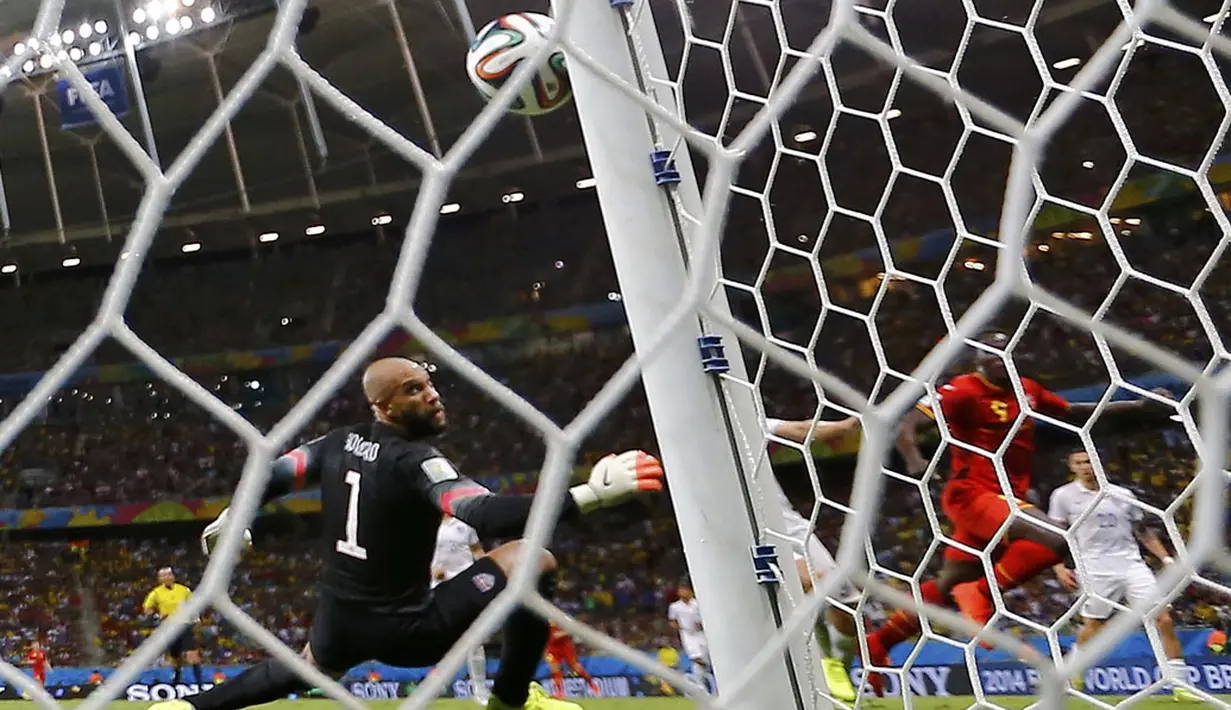 Romelu Lukaku (kedua dari kanan) memastikan kemenangan Belgia atas AS 2-1 di laga 16 besar Piala Dunia 2014 di Stadion Fonte Nova, Salvador, (2/7/2014). (REUTERS/Marcos Brindicci)