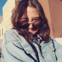 Cewek mungil ini punya tips tetap tampil kece saat musim hujan. (Sumber foto: prillylatuconsina96/instagram)