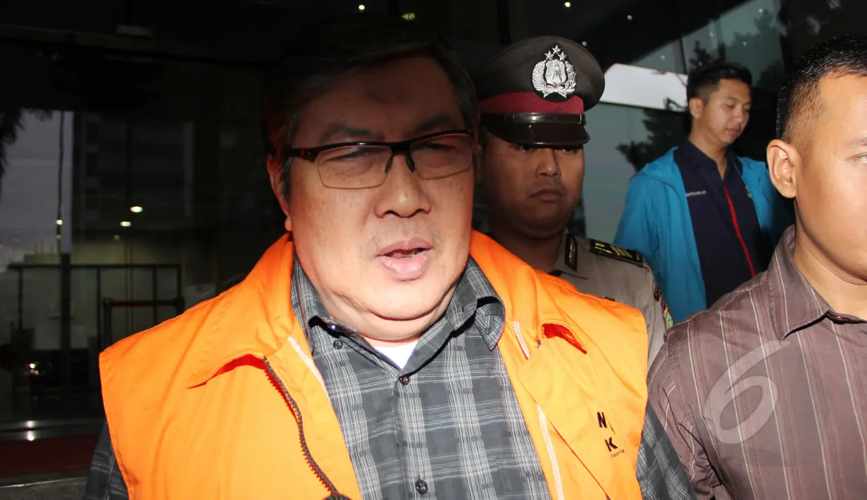 Mantan Kepala Badan Pengawas Perdagangan Berjangka Komoditi (Bappebti) Syahrul Raja Sempurnajaya, usai menjalani pemeriksaan di gedung Komisi Pemberantasan Korupsi (KPK), Jakarta, Rabu (11/3/2015).(Liputan6.com/Helmi Afandi)