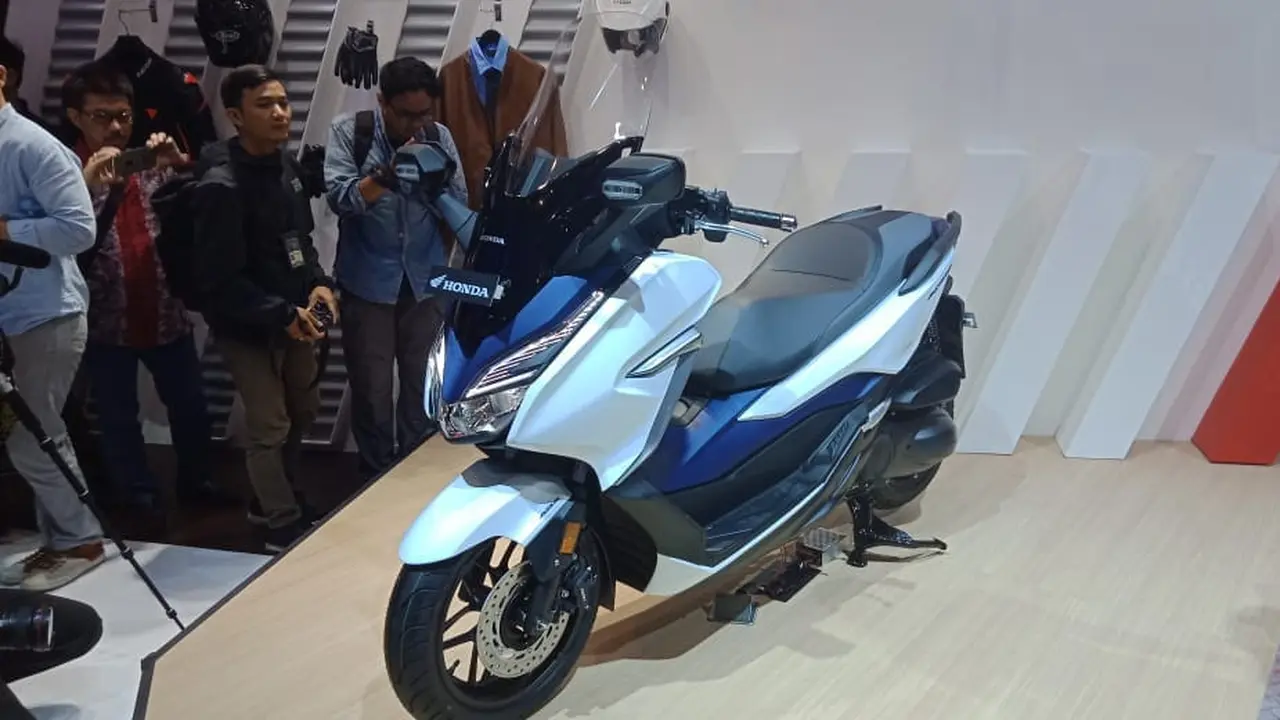 Honda Forza 250.