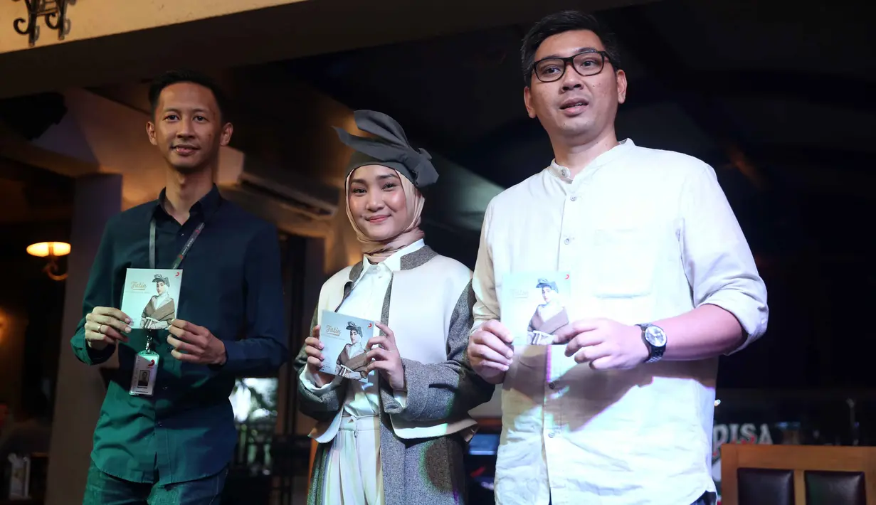 Masih ditempat yang sama, selama bulan puasa, Fatin Shidqia Lubis akan mengisi dengan banyak kegiatan. selain sibuk dengan kariernya, ia juga masih tetap kuliah yang kini sudah masuk semester enam. (Nurwahyunan/Bintang.com)