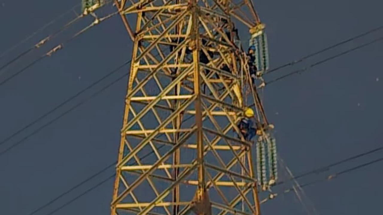 Gerak Cepat PLN Atasi Gangguan Jaringan Saluran Udara Tegangan Tinggi 150 kV Jalur Karet Lama-Angke