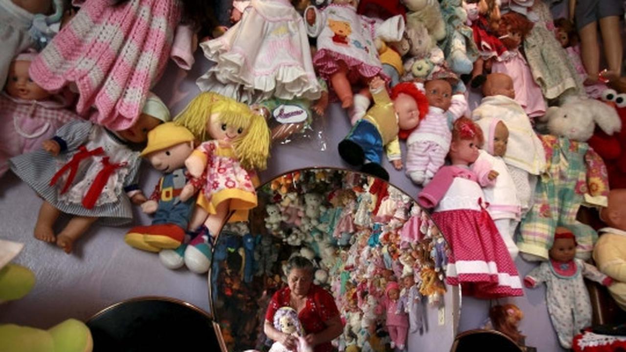 Kenang masa kecil, nenek 70 tahun ini koleksi 4.500 boneka