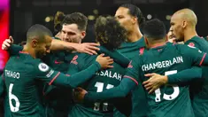 Para pemain Liverpool merayakan gol Mohamed Salah ke gawang Aston Villa pada pertandingan sepak bola Liga Inggris di Villa Park, Birmingham, Inggris, 26 Desember 2022. Liverpool mengalahkan Aston Villa dengan skor 3-1. (AP Photo/Rui Vieira)