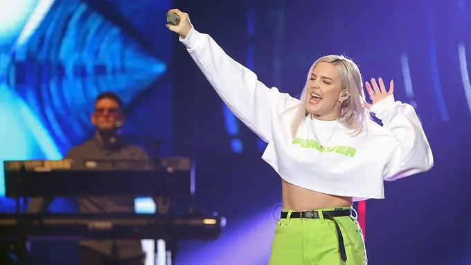 [Bintang] Lirik Lagu Anne Marie, Cry