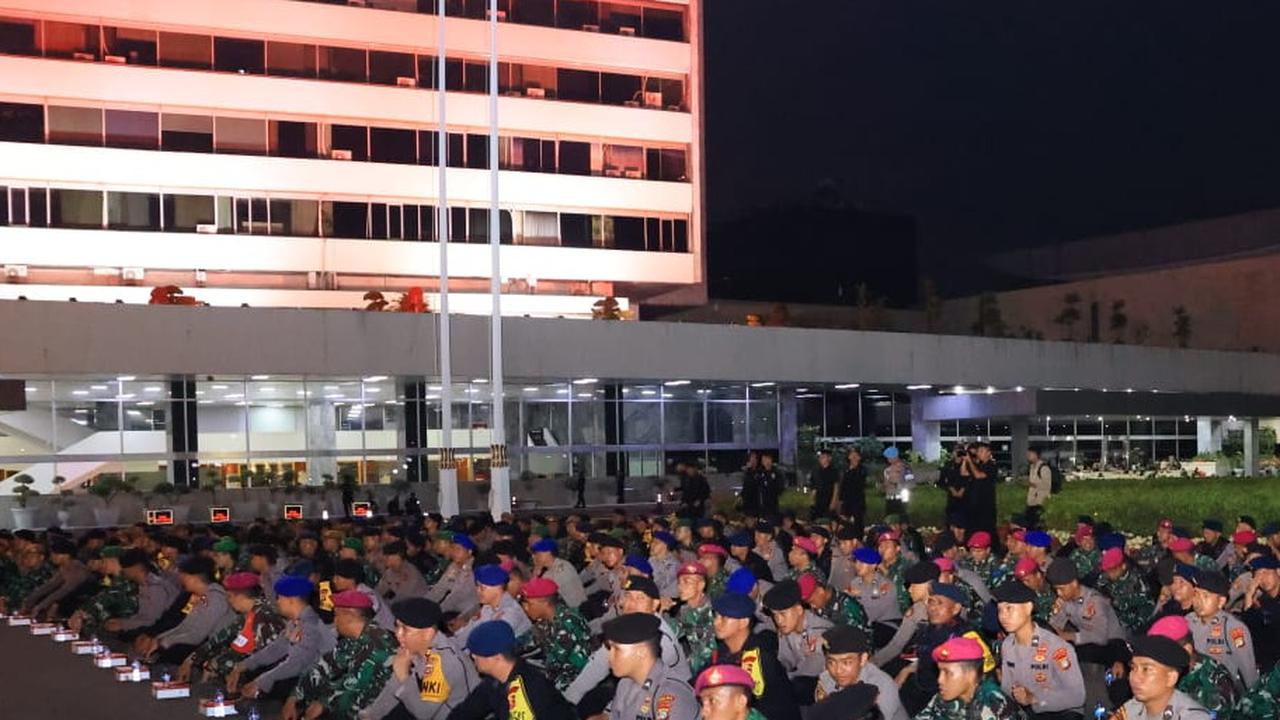 Kapolri Kumpulkan 320 Personel TNI-Polri yang Amankan DPR