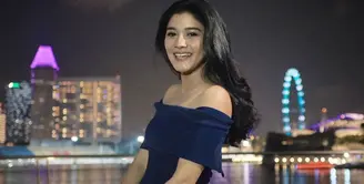 Sejak lama, paras cantik Naysila Mirdad tak pernah sirna. Apalagi senyumannya yang semringah dan rambut indah menawan yang menjadi ciri khas tersendiri bagi penampilan wanita yang akrab disapa Nay ini. (Instagram/naymirdad)