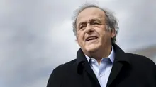 Mantan presiden UEFA, Michel Platini, tampak meninggalkan gedung pengadilan setelah putusan banding dari Kejaksaan Agung Swiss terhadap mantan presiden UEFA dan FIFA atas dugaan pembayaran palsu, di Muttenz dekat Basel, pada 25 Maret 2025. (Fabrice COFFRINI/AFP)