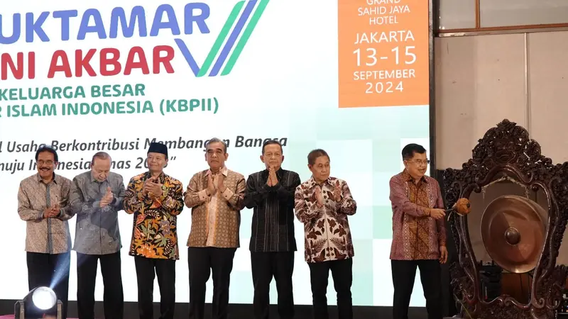 Wakil Ketua MPR Ahmad Muzani memberikan pidato kebangsaan di acara Muktamar ke VII Keluarga Besar Pelajar Islam Indonesia (PII) di Jakarta, Jumat (13/9/2024).