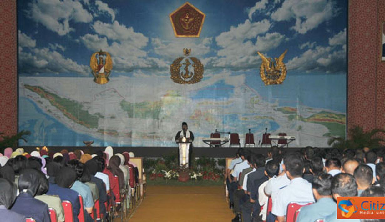 Citizen6, Jakarta: Peringatan Isra Mi’raj ini bertema "Dengan Hikmah Peringatan Isra Mi’raj Nabi Muhammad SAW 1432 H Kita Tingkatkan Keimanan dan Ketaqwaan Kepada Tuhan Yang Maha Esa, Sebagai Landasan Moral Prajurit Sapta Marga".