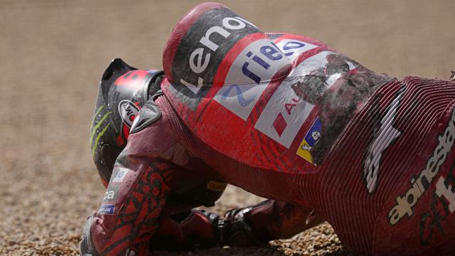 Foto: Insiden Tabrakan Bagnaia dan Alex Marquez di MotoGP Aragon 2024