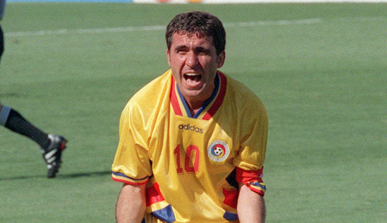 Gheorghe Hagi membela Brescia tahun 1992-1994. Mencetak 14 gol dalam 61 pertandingan. (AFP/Gabriel Bouys)